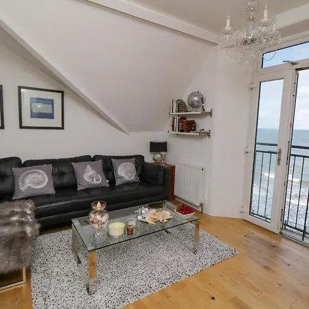 Flat 3, Peacehaven Apartament *