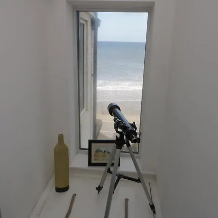 Flat 3, Peacehaven Apartment *